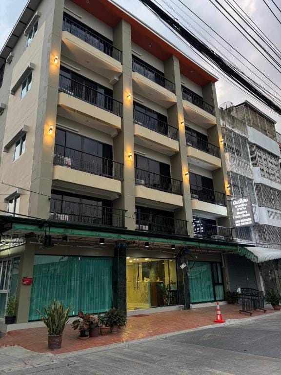 Money Home Apartment in Bangkok