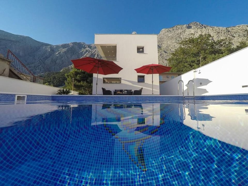 Villa Marion,heated, pool,sea & mountain view  Villa in Baška Voda