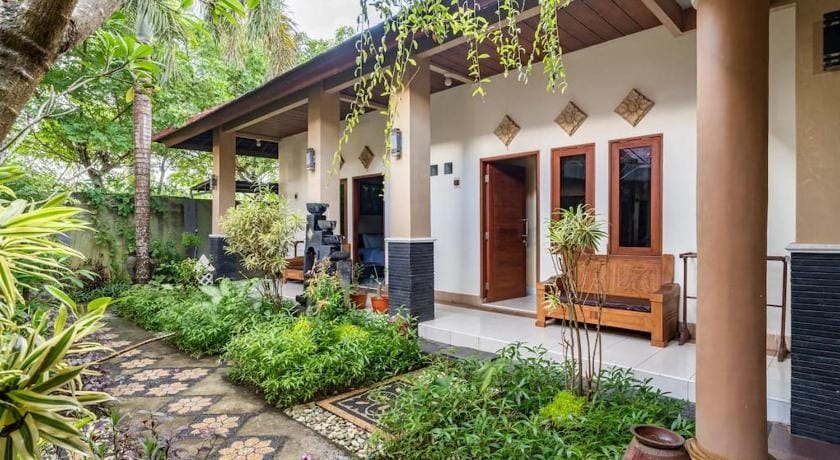Villa Kenanga in Meninting by the beach Villa in Batu Layar