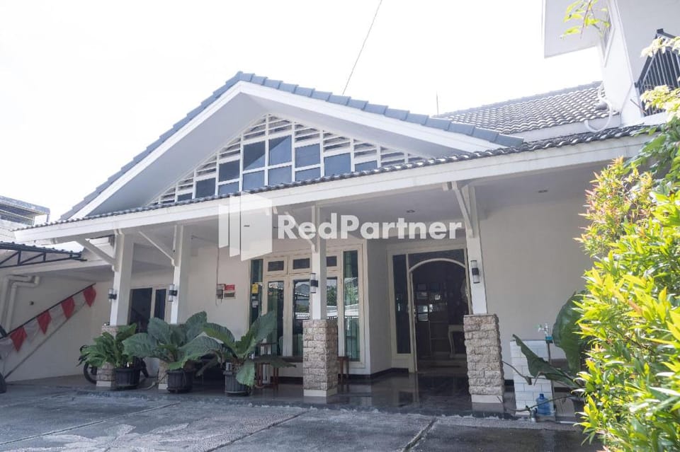 Londres Bed and Breakfast RedPartner near Gembira Loka Zoo Hotel in Yogyakarta