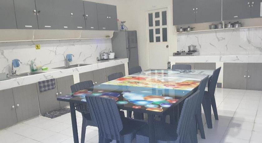 OMG Guesthouse Room for 2 Bed and Breakfast in Island Garden City of Samal