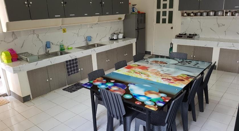 OMG Guesthouse Room for 2 Bed and Breakfast in Island Garden City of Samal