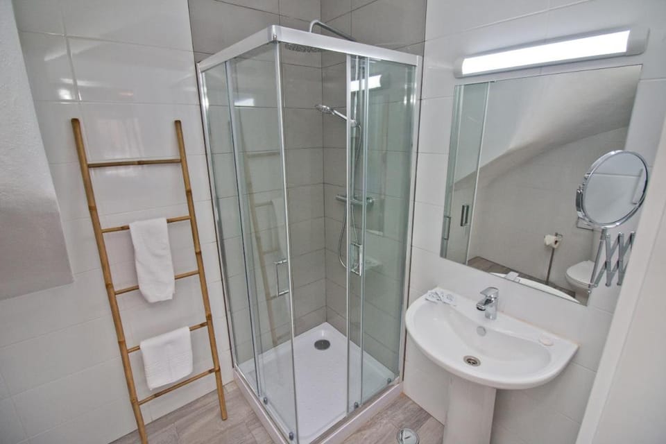 New Village Guest House Lodge in Lagos