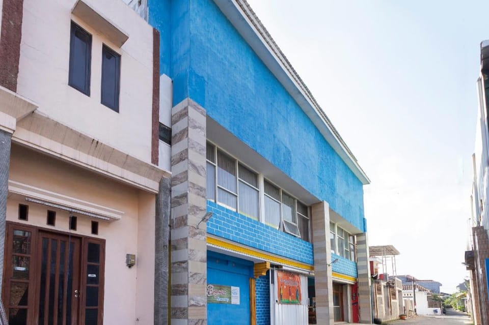 OYO Life 3720 Homestay Gayatri Janti Hotel in East Java