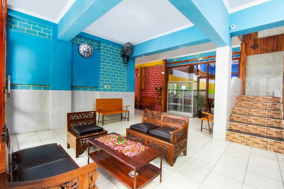 OYO Life 3720 Homestay Gayatri Janti Hotel in East Java