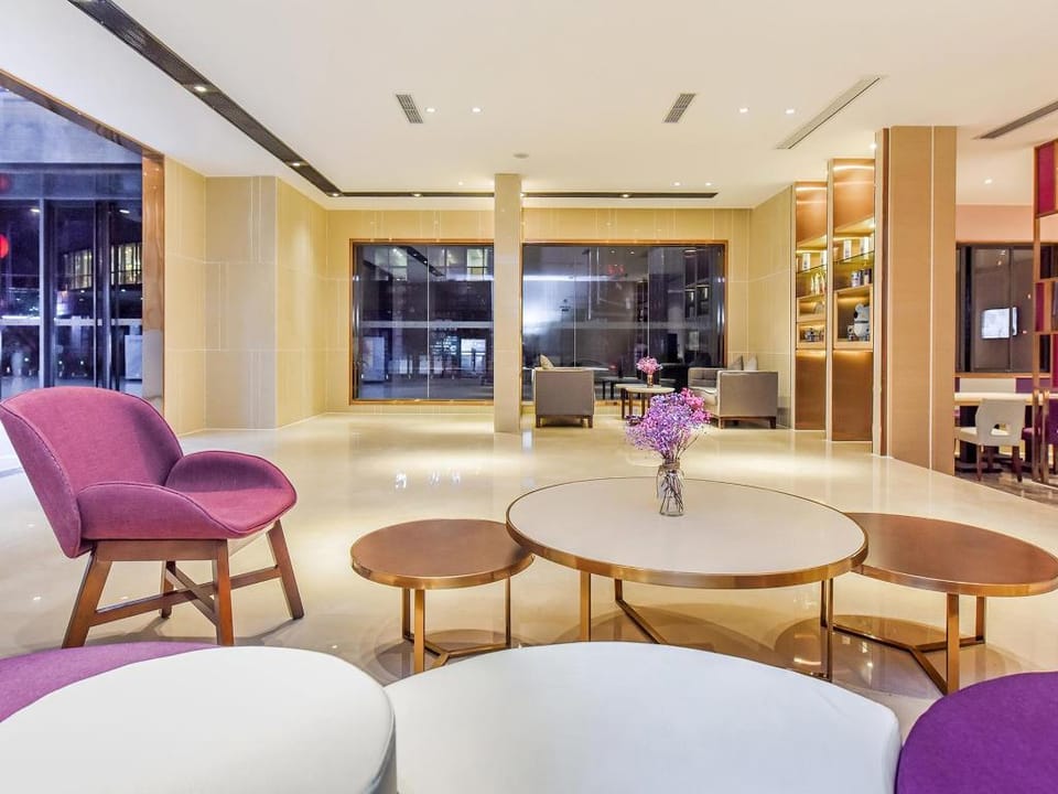 Lavande Hotel Chongqing Nanping Pedestrian Street Gongmao Metro Station Hotel in China