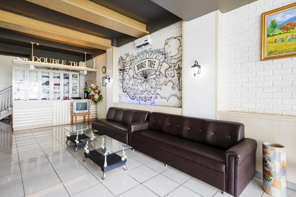 Super OYO 3746 Double Tree Guesthouse Hotel in Indonesia