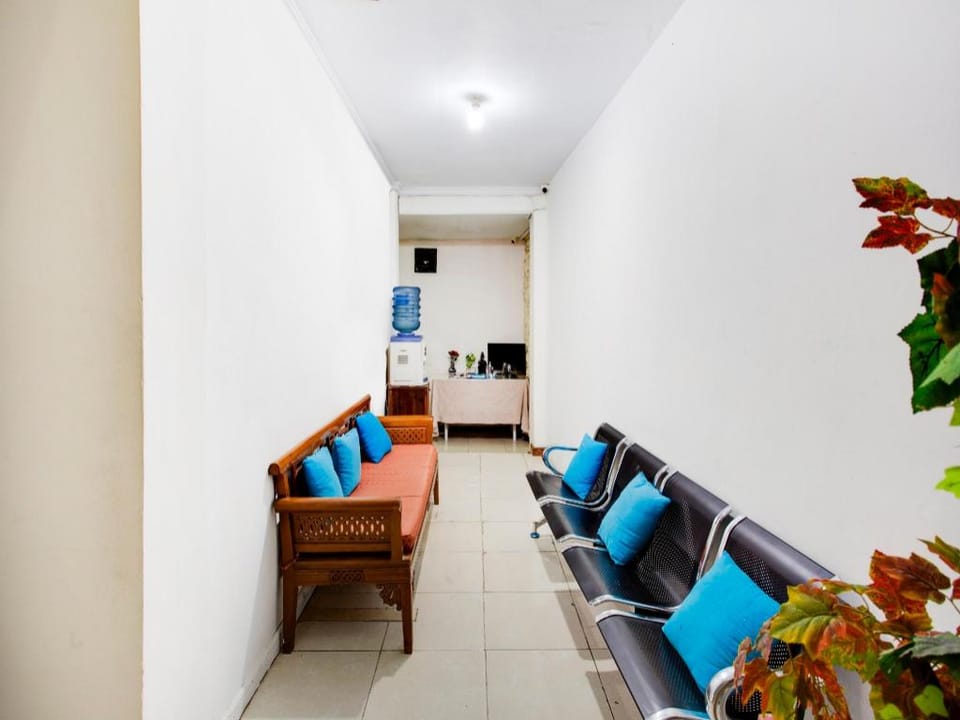 OYO 3725 Sisca Guest House Hotel in South Jakarta City
