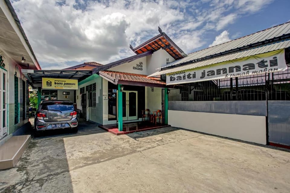 OYO 3724 Penginapan Baiti Jannati Syariah Hotel in Indonesia