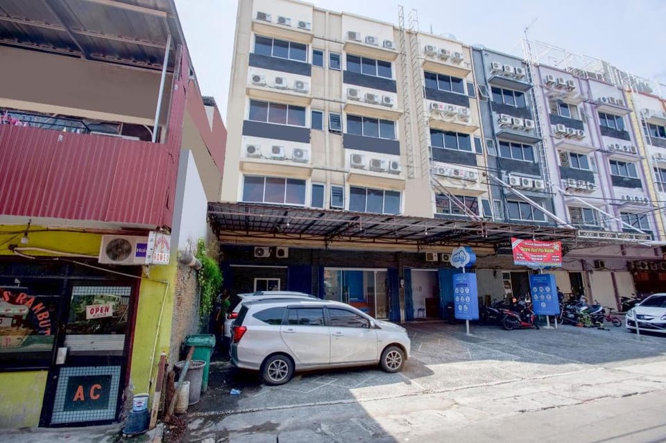 OYO 3755 Sweet Home Near Masjid Agung Istiqlal, Pasar baru, Ancol Hotel in Jakarta