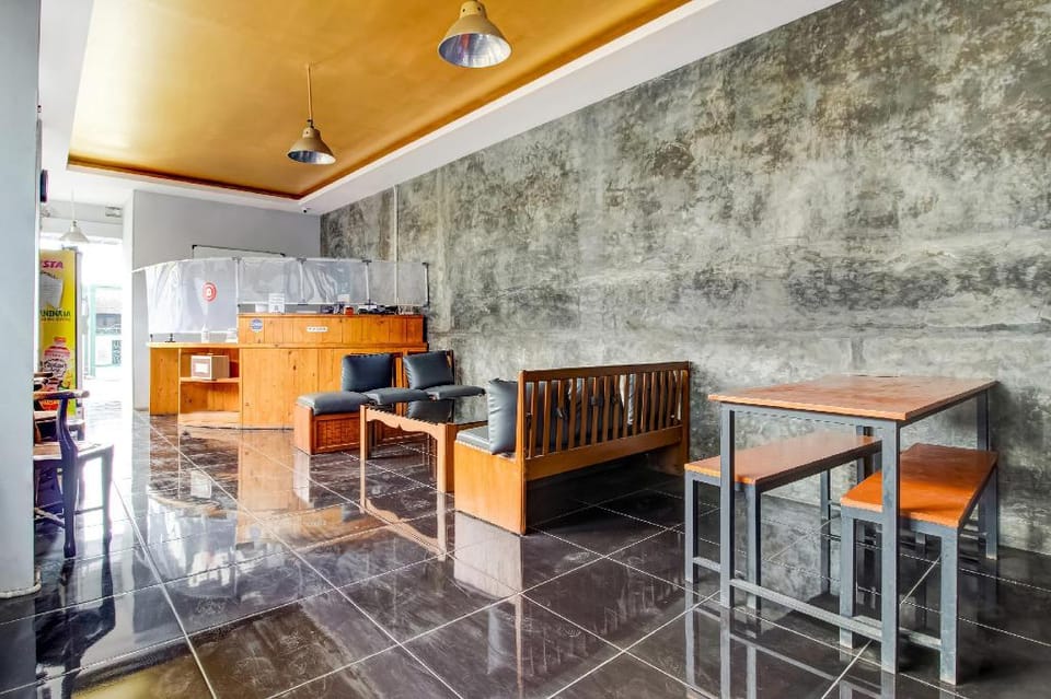 OYO 3750 Elder Guest House Hotel in Bandung