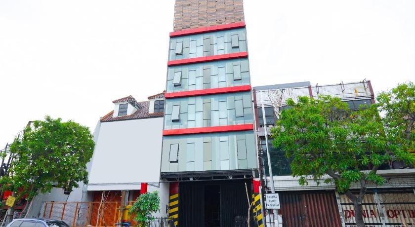 OYO Flagship 3688 Pot Art Hotel in Surabaya