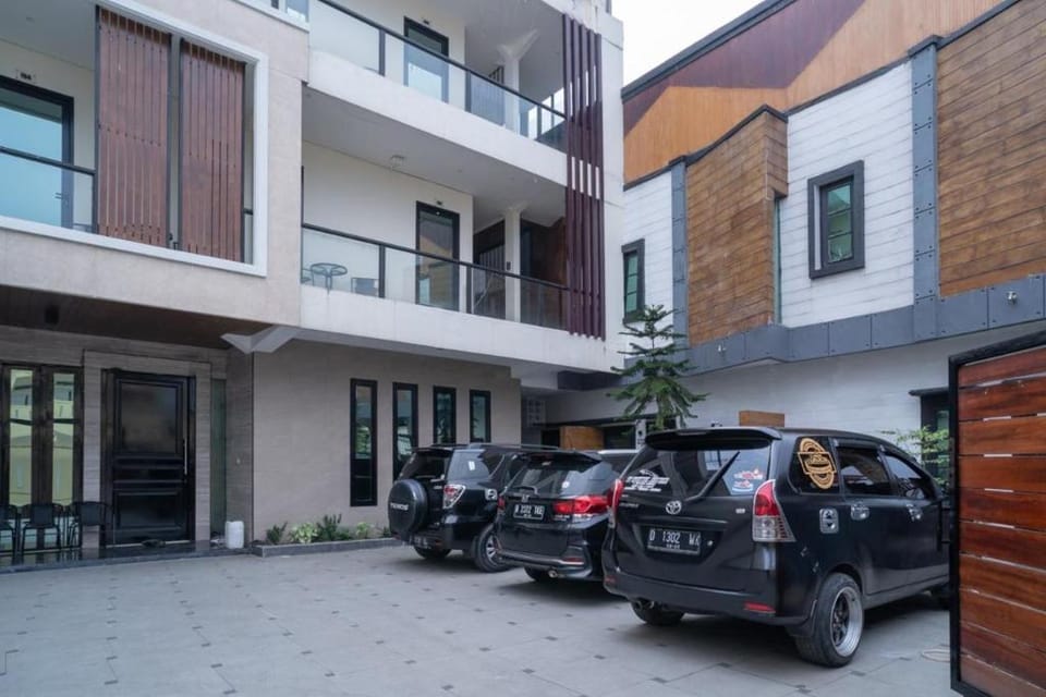 Yayah Rooms Bogor Syariah Mitra RedDoorz Hotel in West Java