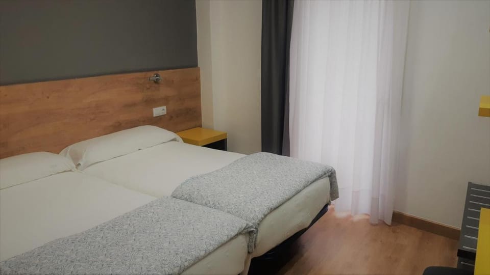 Hostal-Restaurante LUGANO Bed and Breakfast in Galicia
