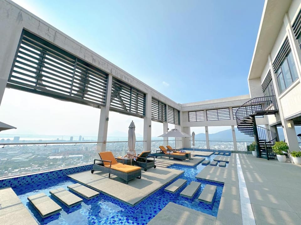 Luxury apt opposite MyKhe Beach Da Nang Apartment in Da Nang
