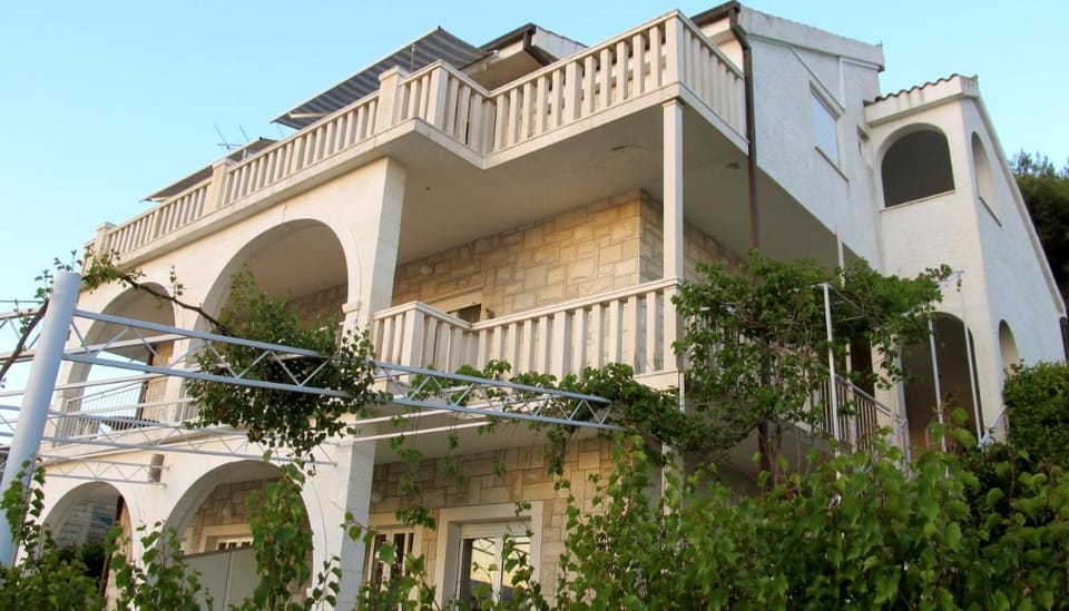 Beautiful apartment for two persons with sea view in Trogir near the beach Apartment in Okrug Gornji
