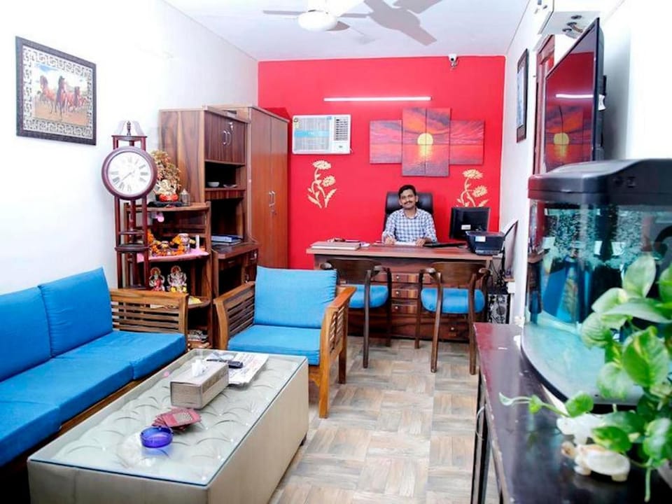 Maplewood Guest House, Neeti Bagh, New Delhiit is a Boutiqu Guest House - room 6 Bed and Breakfast in New Delhi
