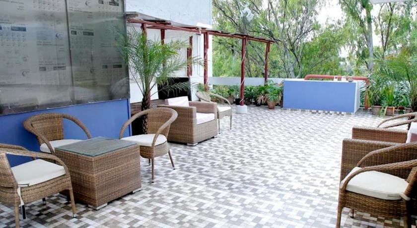 Maplewood Guest House, Neeti Bagh, New Delhiit is a Boutiqu Guest House - room 8 Bed and Breakfast in New Delhi