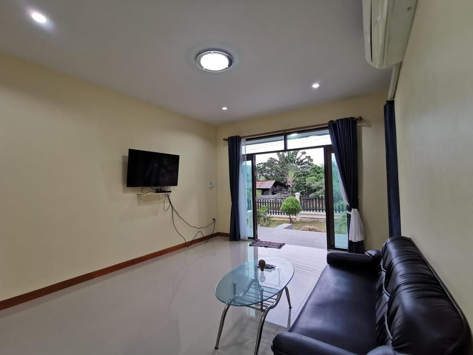 Baan Fha Navy บ้านฟ้านาวีสัตหีบ Vacation rental in Chon Buri Changwat