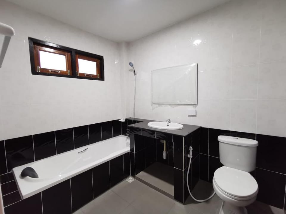 Baan Fha Navy บ้านฟ้านาวีสัตหีบ Vacation rental in Chon Buri Changwat
