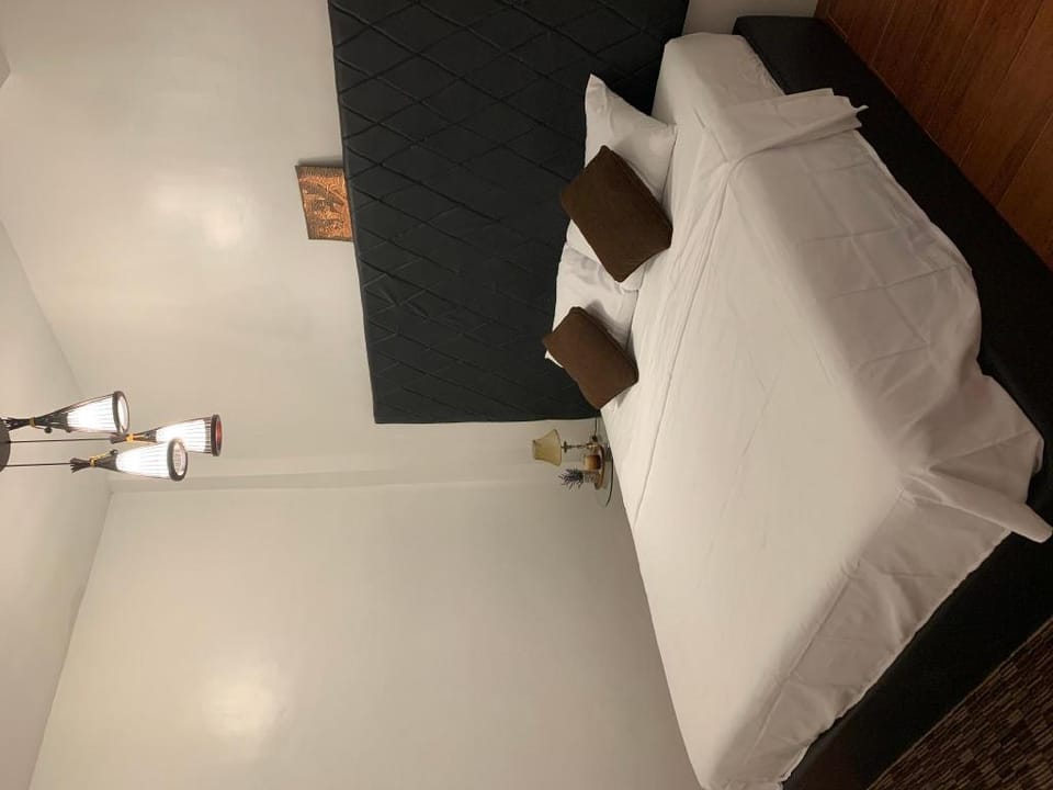 Room 103 King Bed studio near robinson angeles Apartment in Angeles