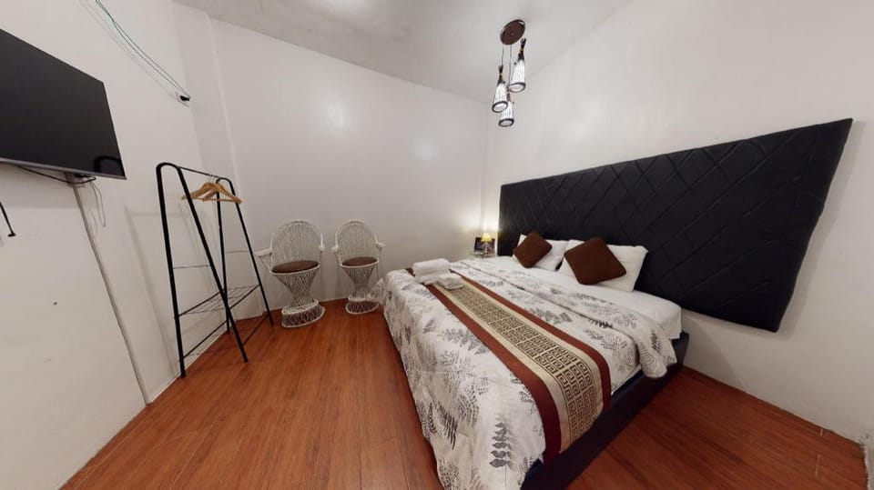 Room 103 King Bed studio near robinson angeles Apartment in Angeles