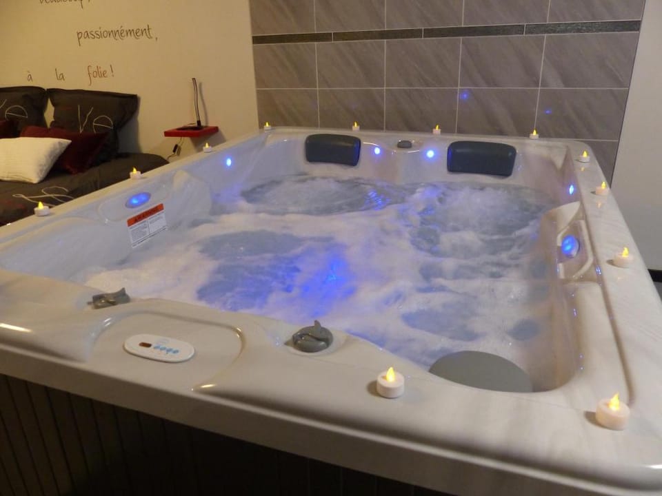 LOVE NIGHT Apartment in Occitanie