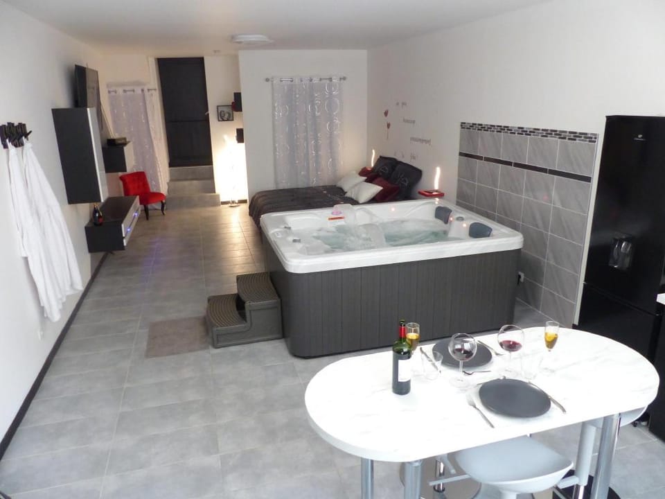 LOVE NIGHT Apartment in Occitanie