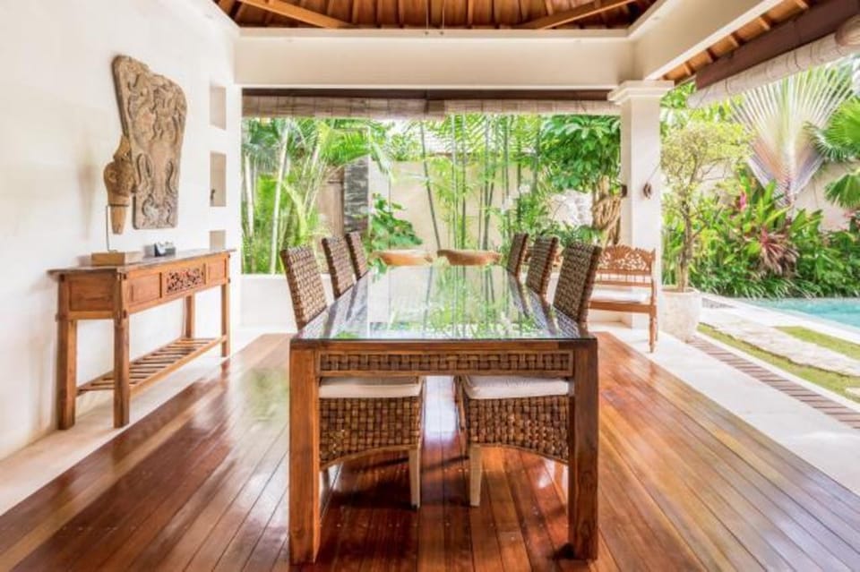 Villa Dayak-Asmat - luxury tropical retreat Villa in Kuta