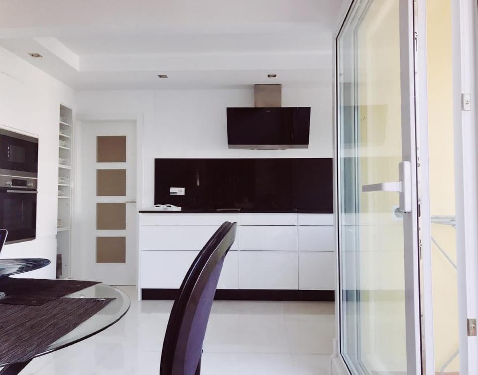 The White Apartment: Luxury, Beach and Design Apartment in Valencian Community