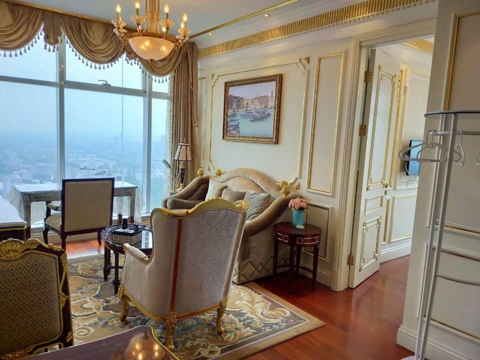JS金石国际 34楼 高层行政楼大床房 景观房 远眺长江狼山 Apartment in Suzhou