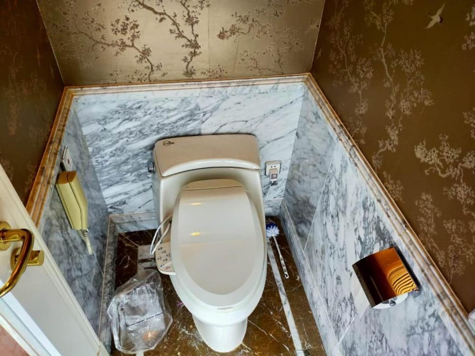 JS金石国际 34楼 高层行政楼大床房 景观房 远眺长江狼山 Apartment in Suzhou