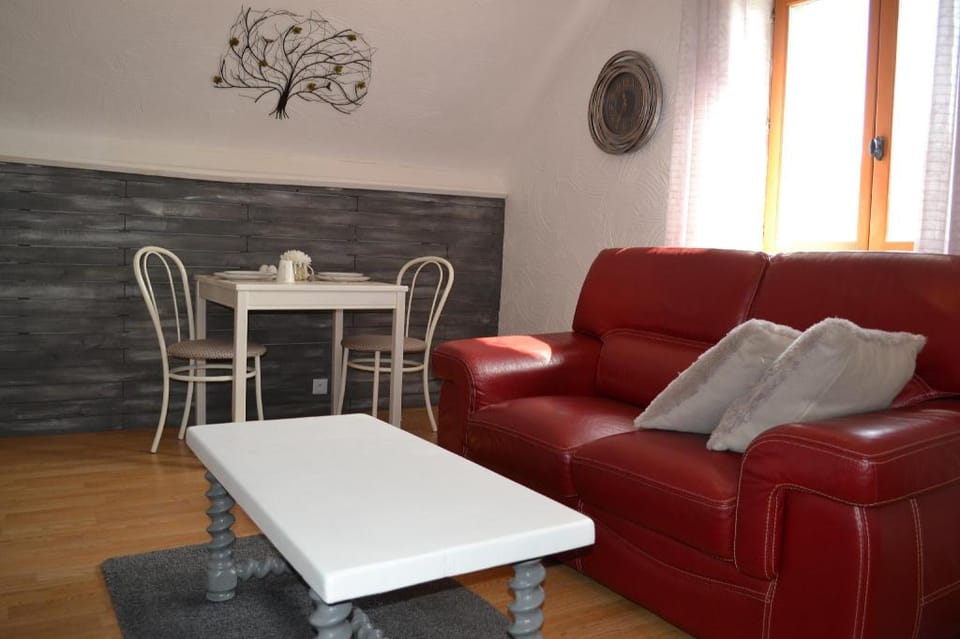 Hirondelle Farm - Le Papillon, Twin Bedroom Apartment in Brittany