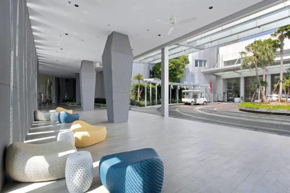 Beachfront 1BR Condo – Ocean View & Beach Access Apartment in Pattaya City