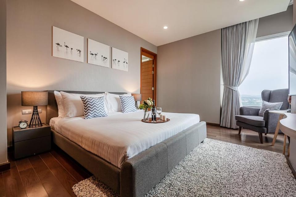 Beachfront 2BR Condo – Ocean View & Beach Access Apartment in Pattaya City