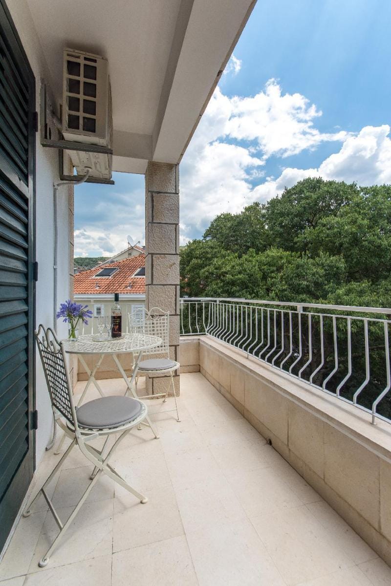 Flora three bedroom apartment. Near beach Apartment in Dubrovnik