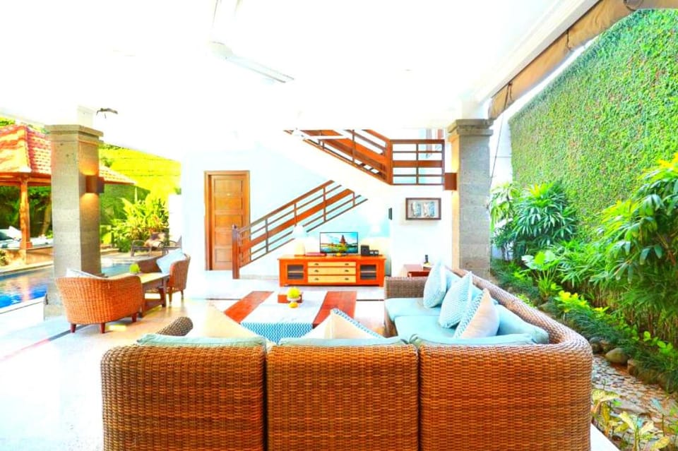 Balinese Villa 3 BR with Private Pool Seminyak#NE Villa in North Kuta