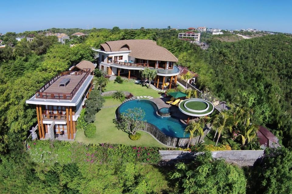 Fabulous 4 BR Premium Villa W/Private Pool Villa in Kuta Selatan