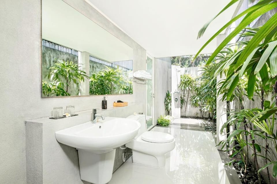 Luxury 3 BR Pool View Villa Seminyak #NE Villa in North Kuta