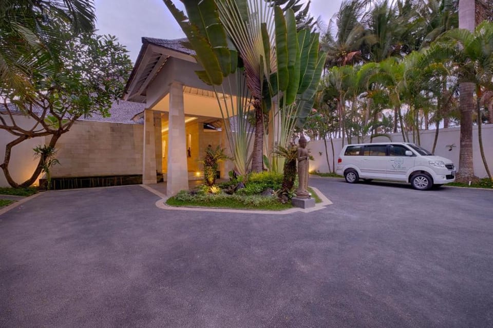 Luxury 5 BR Pool Villa @BeachFront #V88 Villa in Blahbatuh