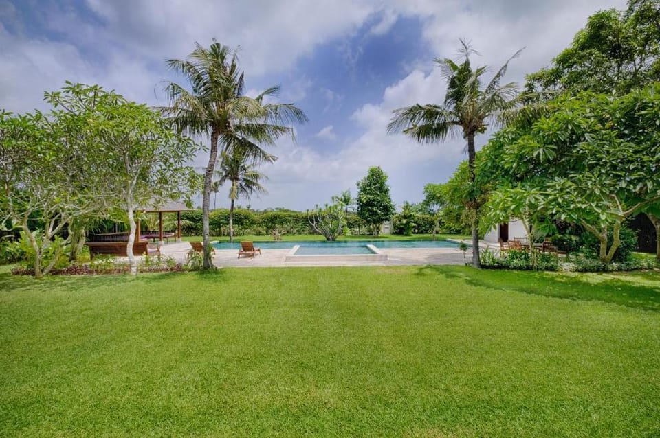 Fabulous 5 BR Pool Villa W/Natural View #V38 Villa in Sukawati