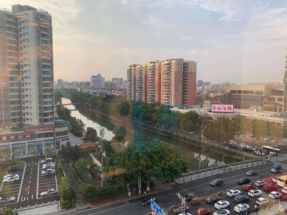 A寻味顺德/凤城食都/欢乐海岸/清晖园/步行街/长鹿农庄时尚简约有档次大床房 Apartment in Guangzhou