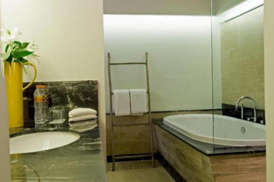 Luxury 1 Bedroom Suite Room #FN33 Villa in Kuta Selatan