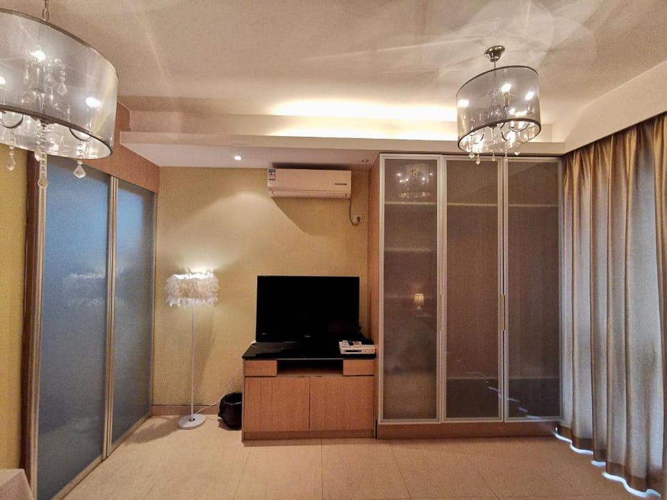B 清晖园/步行街/长鹿农庄/顺峰公园/欢乐海岸/菠萝的心大床房 Apartment in Guangzhou