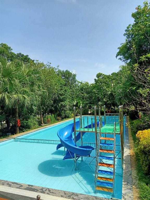 Villa hướng hồ, bể bơi chung, BBQ sân vườn Villa in Laos