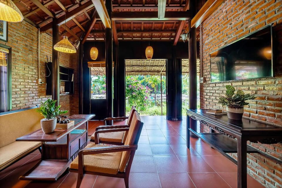 Entire villa resort lake view with pool & garden Villa in Hoi An