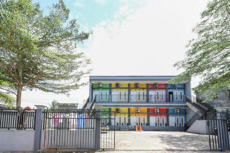RedDoorz @ Pelangi Guest House Balikpapan Hotel in Indonesia