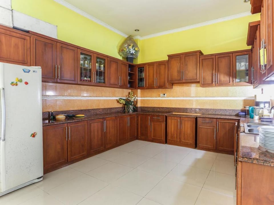 OYO 3759 Delima Guest House Syariah Hotel in Indonesia