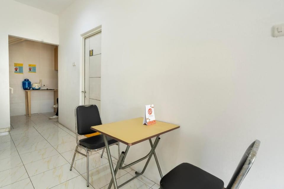 OYO Life 3782 Gunung Anyar Hotel in Surabaya