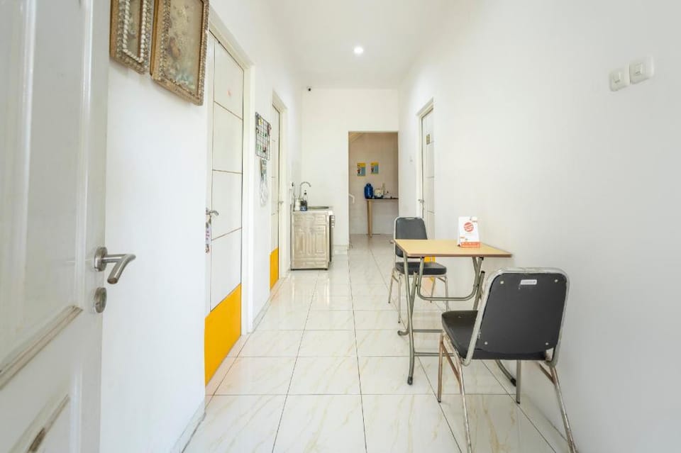 OYO Life 3782 Gunung Anyar Hotel in Surabaya
